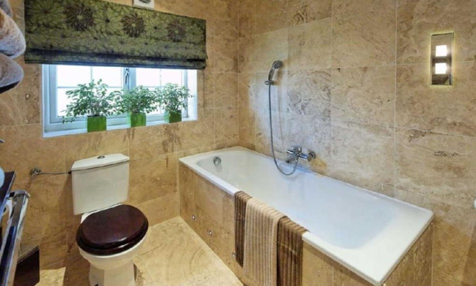 Bathroom_Before2