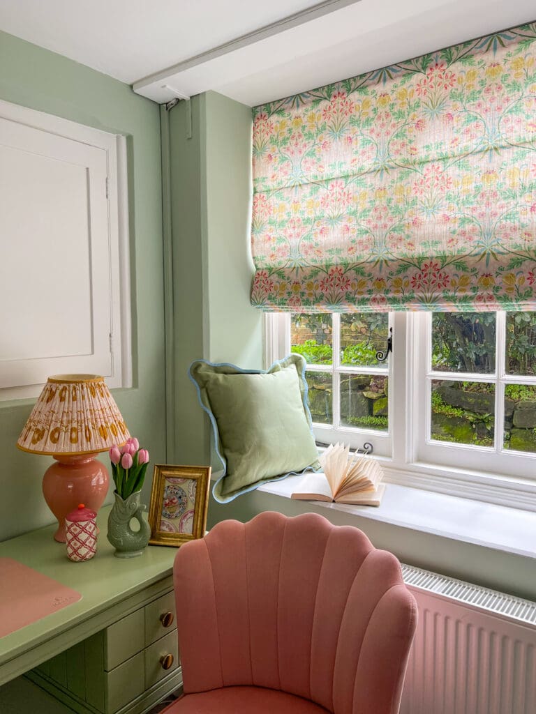 V&A William Morris Hyacinth Sorbet Roman Blind